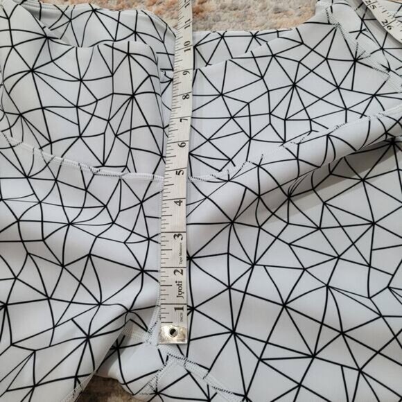 Karma Shattered Glass‎ White Kyla Crop Leggings - Size Large - Picture 3 of 9